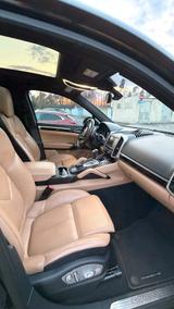 Porsche Cayenne Diesel mit Max. Ausstattung - Porsche Gebrauchtwagen in Frankfurt