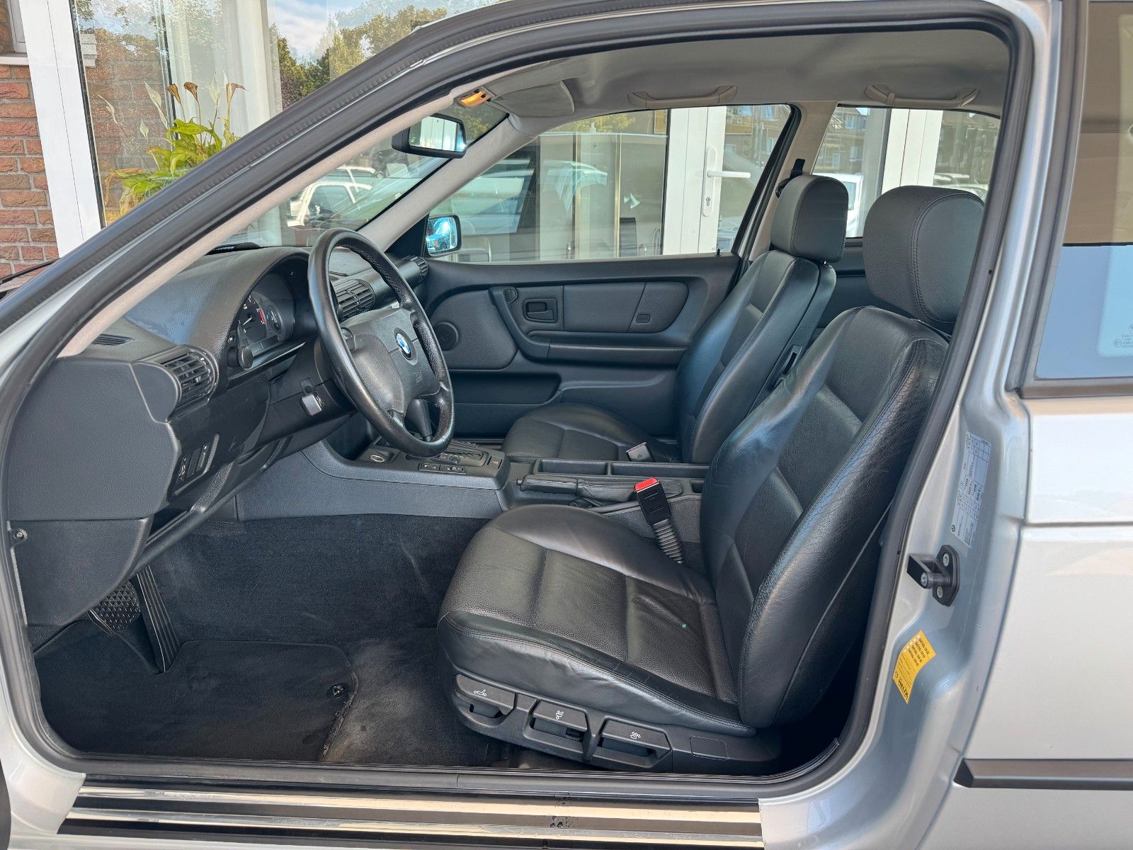 Fahrzeugabbildung BMW 316i Compact Automatik Leder/Klima/2.Hand