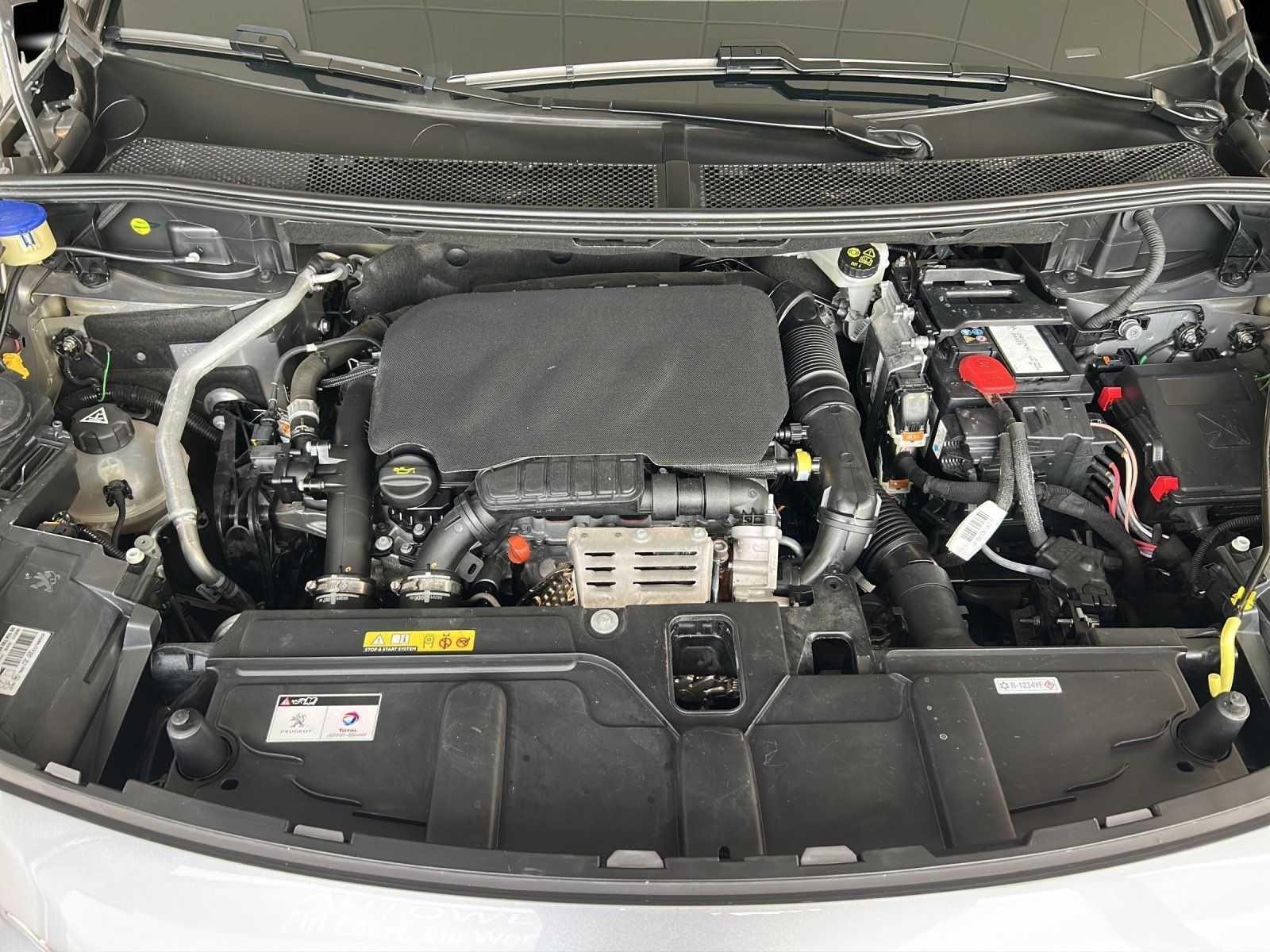 Fahrzeugabbildung Peugeot 3008 1.2 PureTech 130 Allure/NAVI/Kamera/PDC