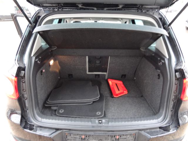Fahrzeugabbildung Volkswagen Tiguan Sport & Style 4Motion/AHK/2.Hd/Xenon/DSG