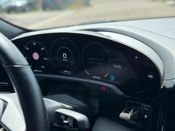 2020 Porsche TAYCAN — миниатюра 17