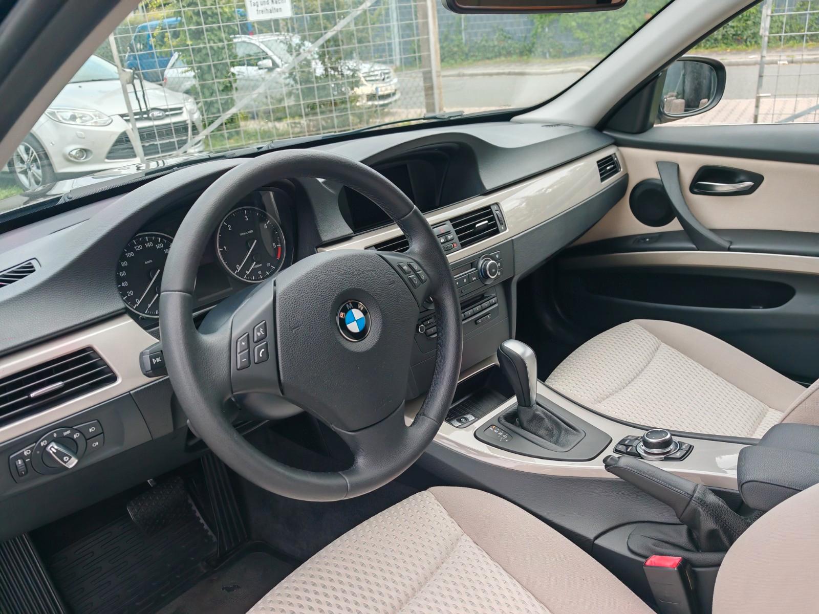 BMW 318 2011 — photo 20