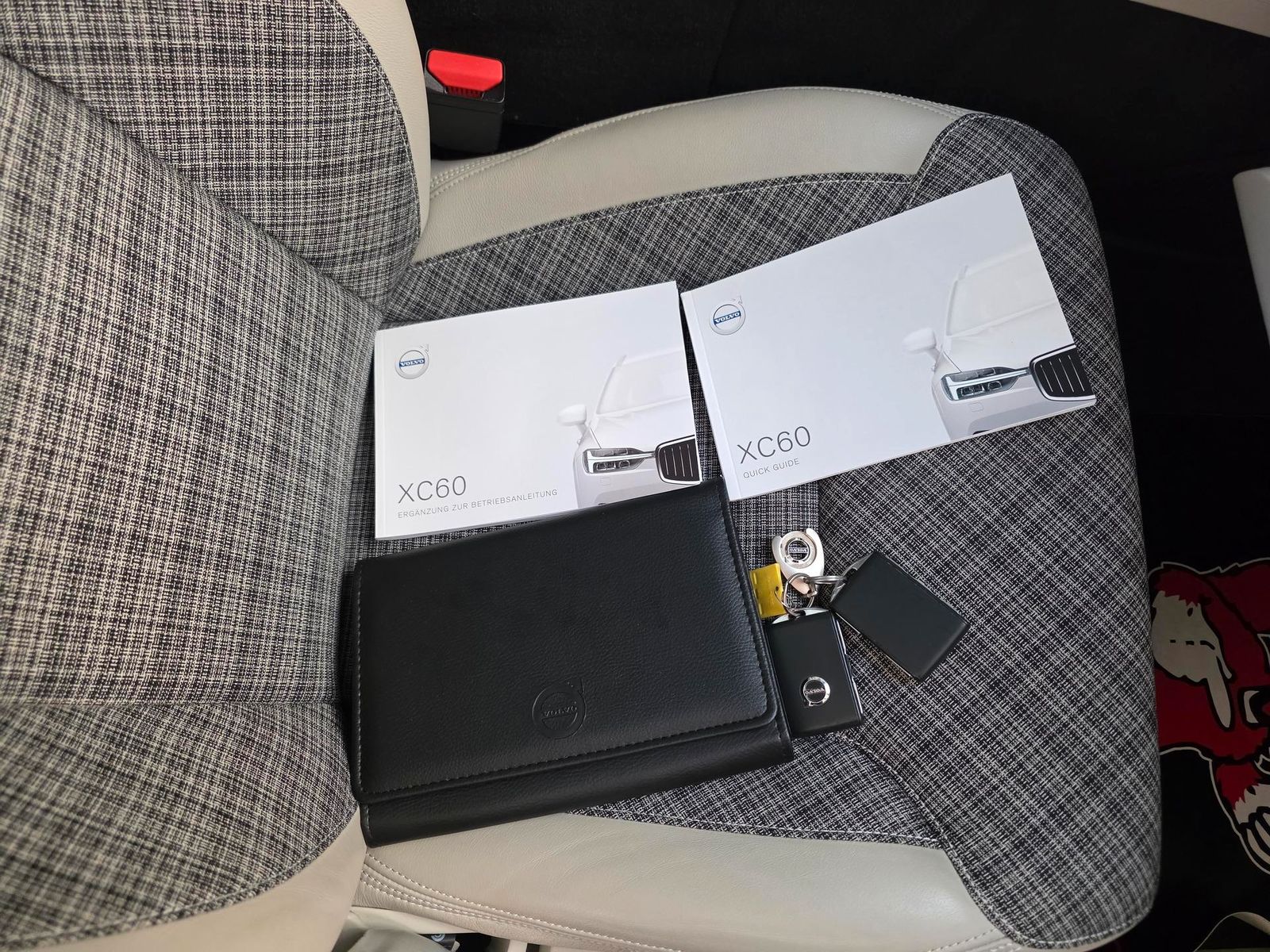 Fahrzeugabbildung Volvo XC 60 D4 /StandHz/Keyless/Carplay/Ahk