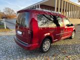 Volkswagen Caddy Maxi - rote Volkswagen Caddy Maxi