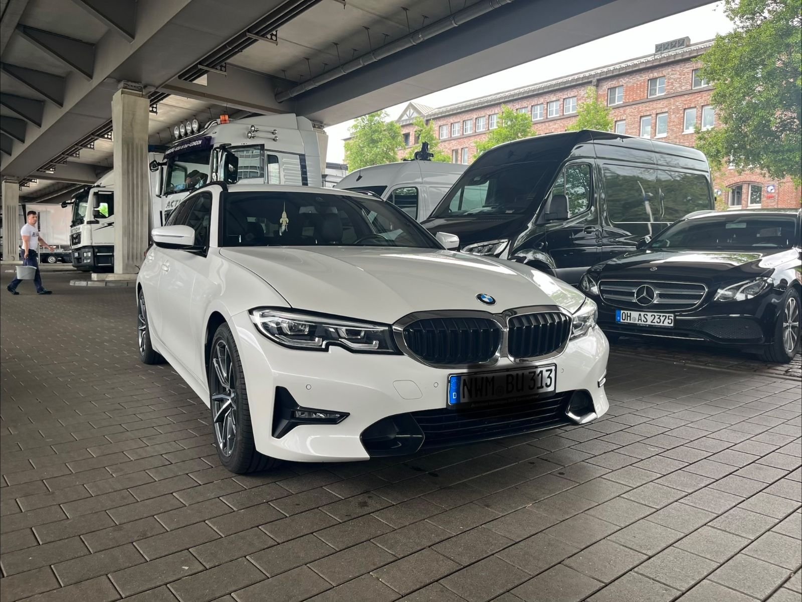 BMW 330d xDrive Touring Sport mit AHK (automatisch)