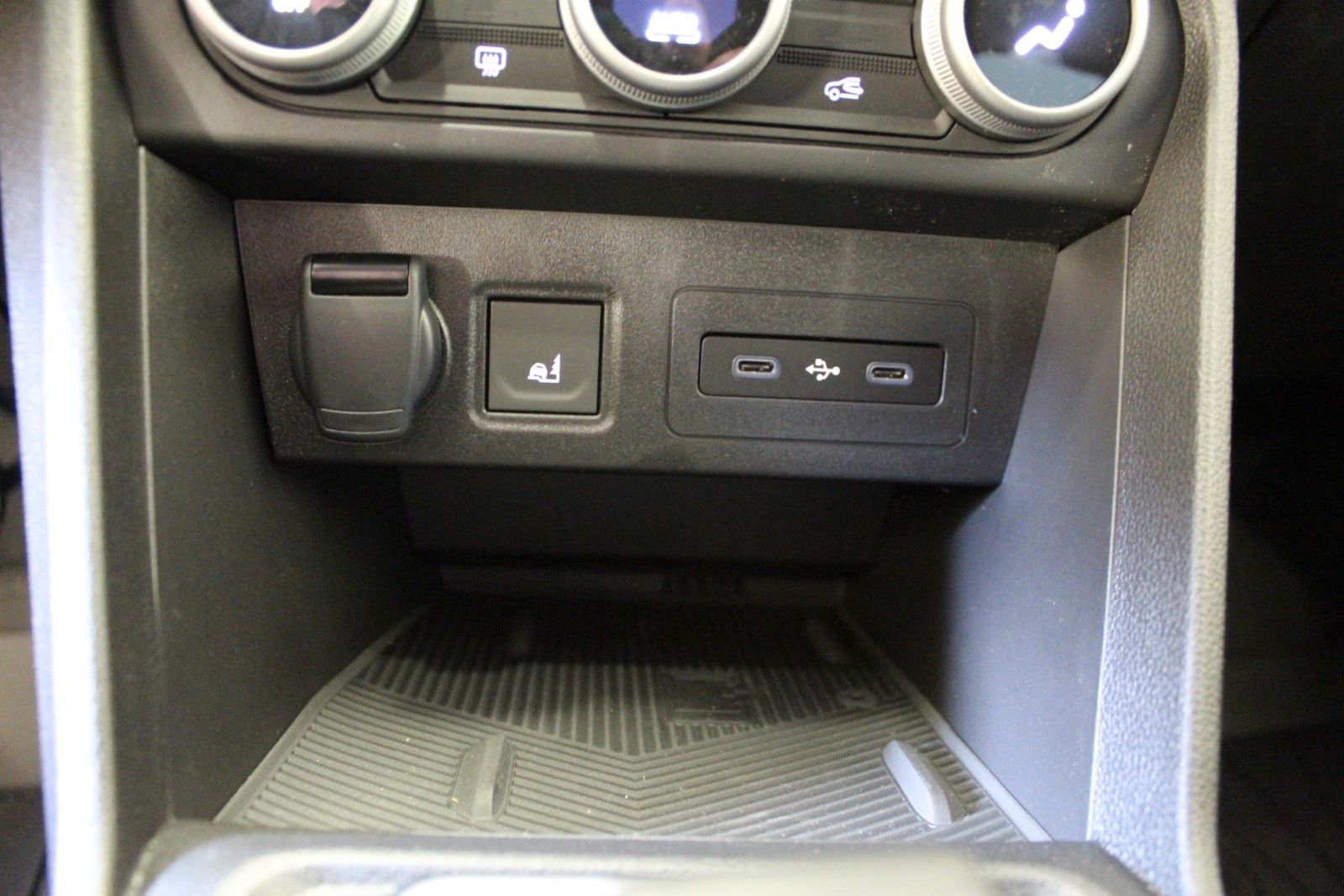 Fahrzeugabbildung Dacia Jogger Eco-G 120 Extreme 5 Sitzer  Winterp.*