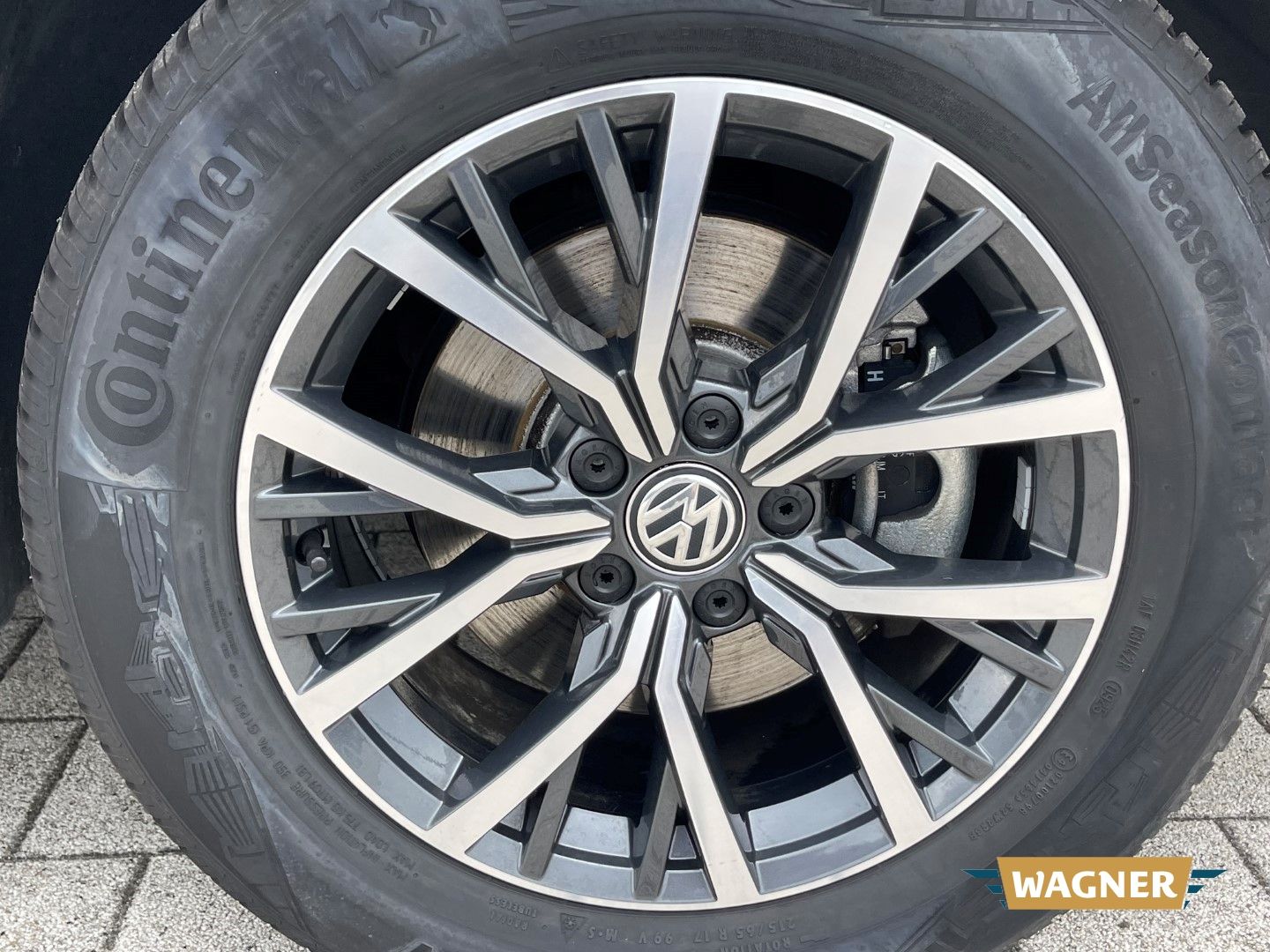 Fahrzeugabbildung Volkswagen Tiguan Comfortline  Automatik 4Motion
