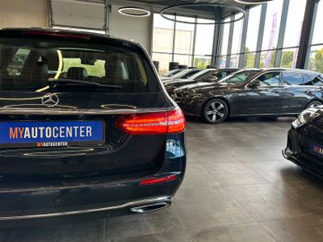 Mercedes-Benz E 350 *BURMESTER*KEYLES*PANO*AHK*ACC*StandHZ*