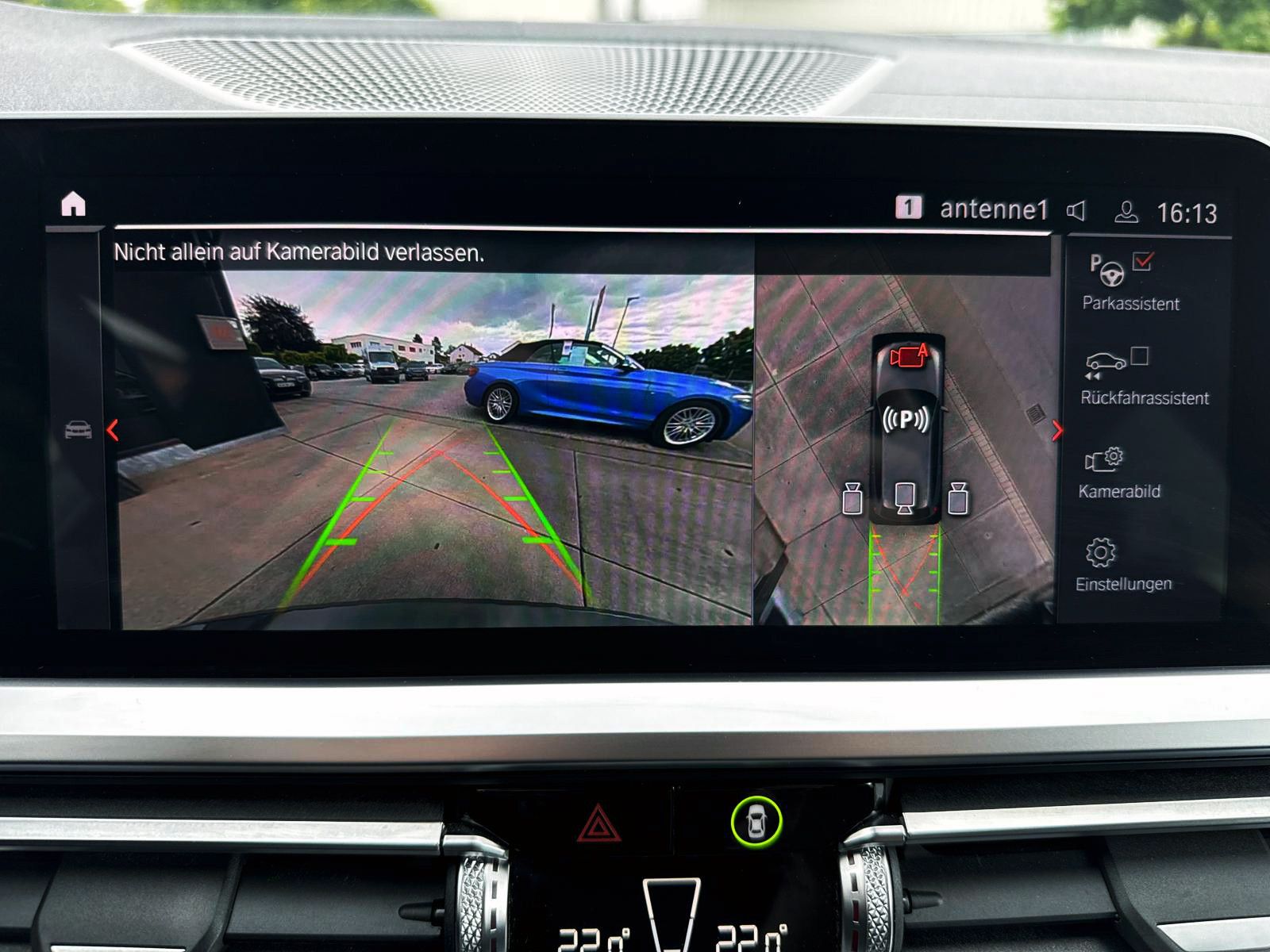 Fahrzeugabbildung BMW 330i Touring M-Sport ACC NAV HUD 360° PDC Laser