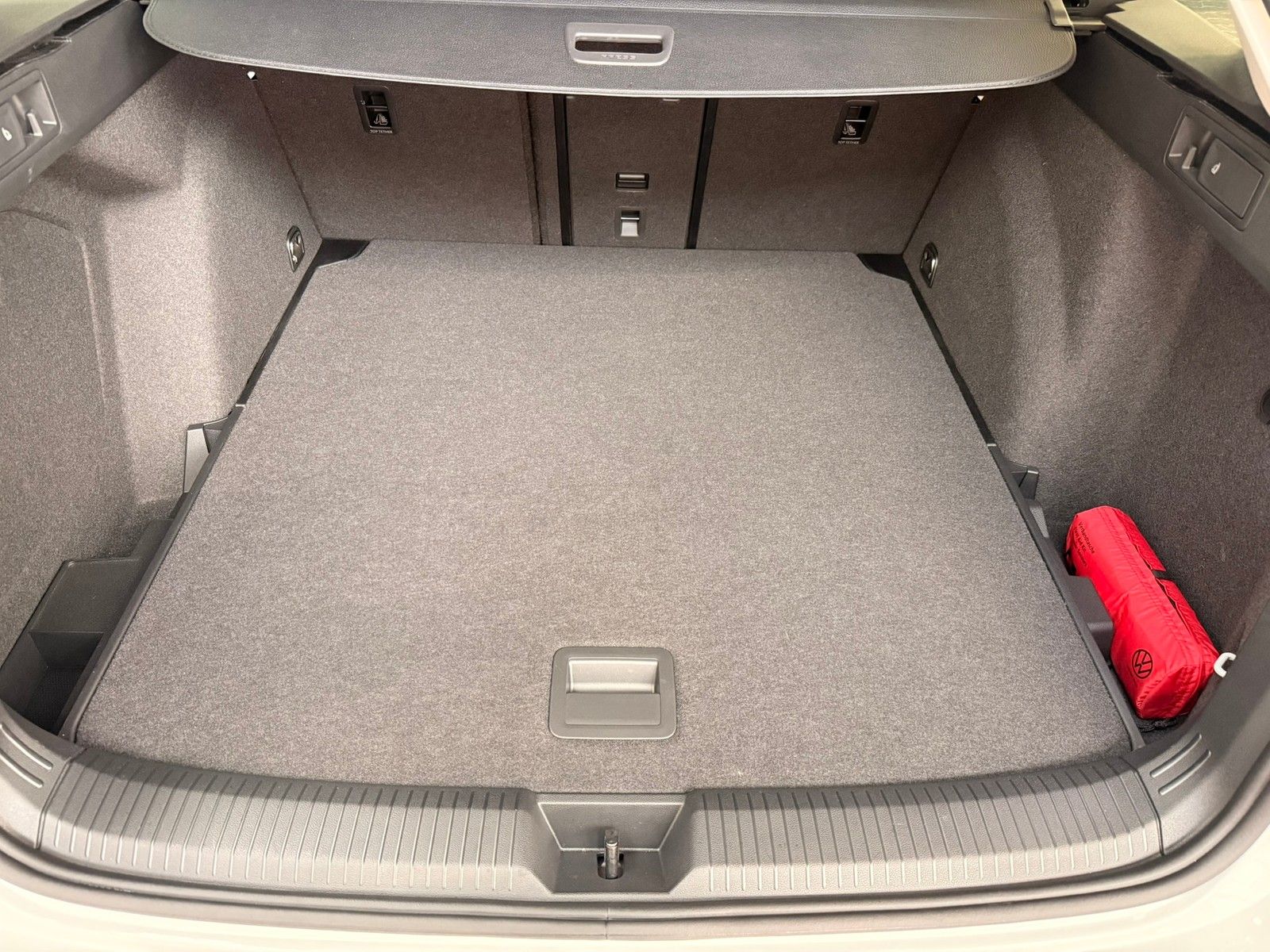 Fahrzeugabbildung Volkswagen Golf VIII Var. Goal 1.5 eTSI DSG +Kamera+Keyless