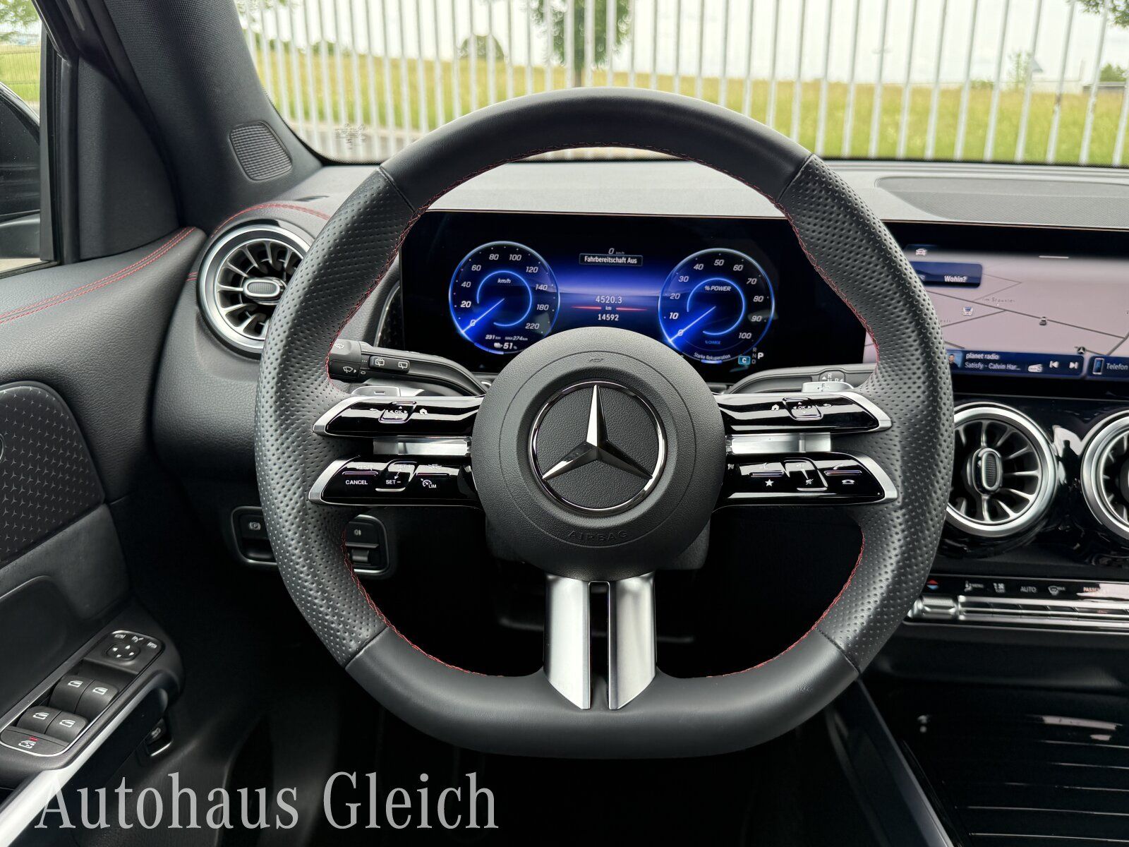 Fahrzeugabbildung Mercedes-Benz EQB 250 + AMG Line Navi/KEYLESS-Go-Paket/Klima