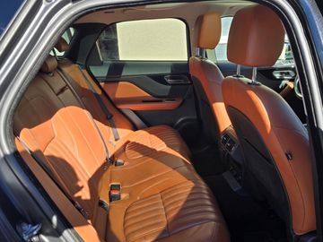 Jaguar F-Pace - 9