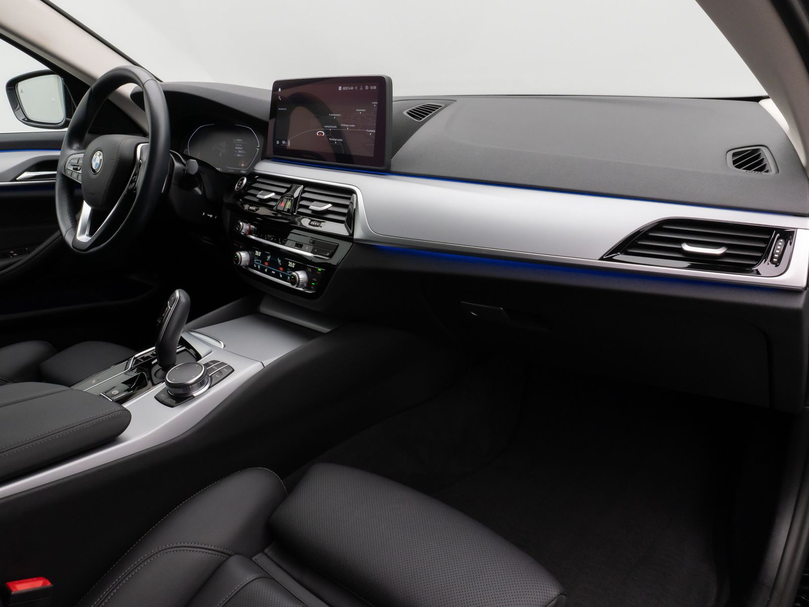 Fahrzeugabbildung BMW 530d xD Kamera HUD 4xKlima Komfort Alarm Sport