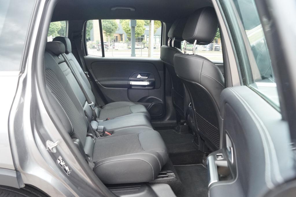 Mercedes-Benz GLB 220