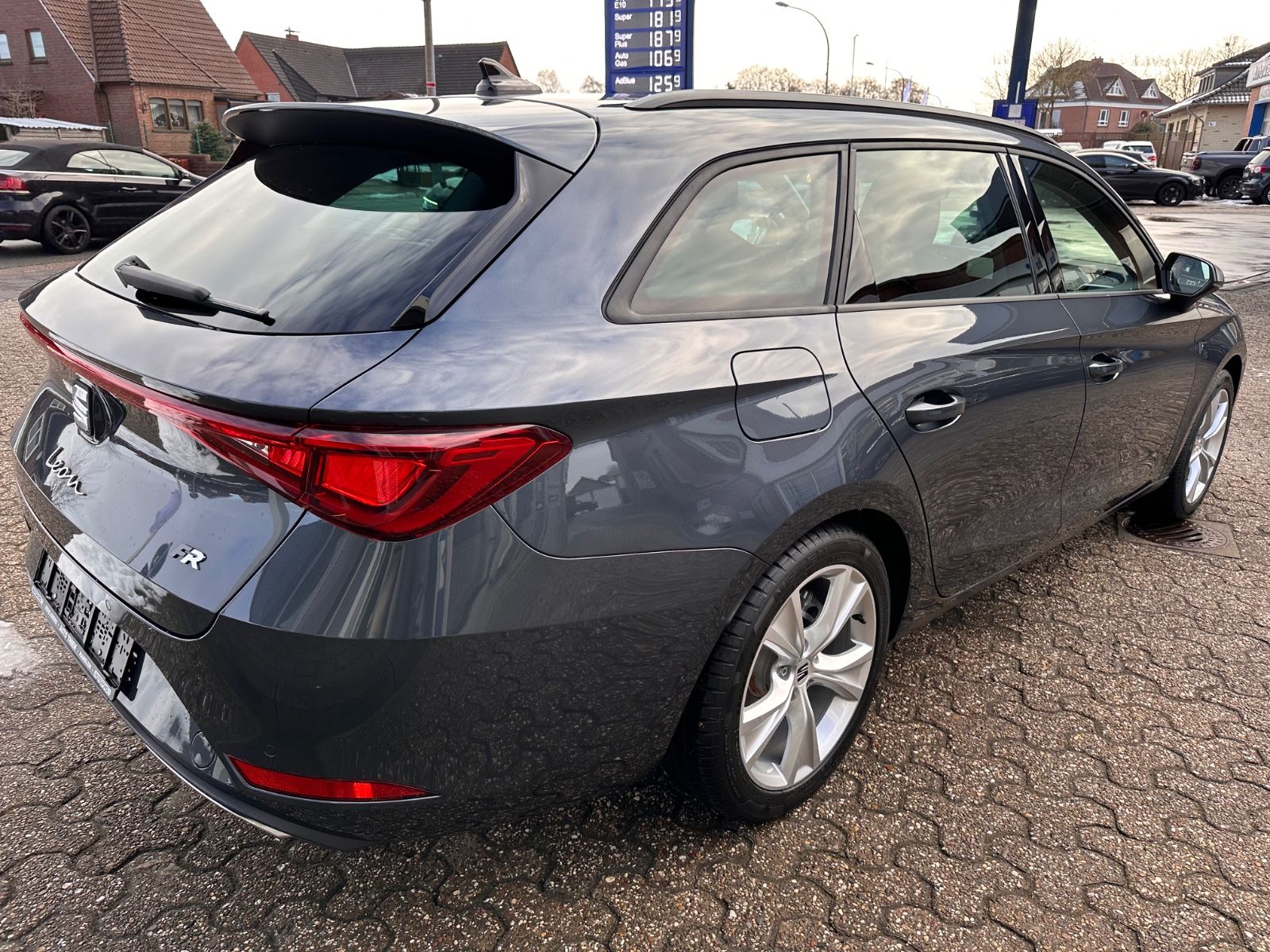 Fahrzeugabbildung SEAT Leon ST 1.5 eTSI FR DSG LED/GRA/SHZ/Kamera/APP