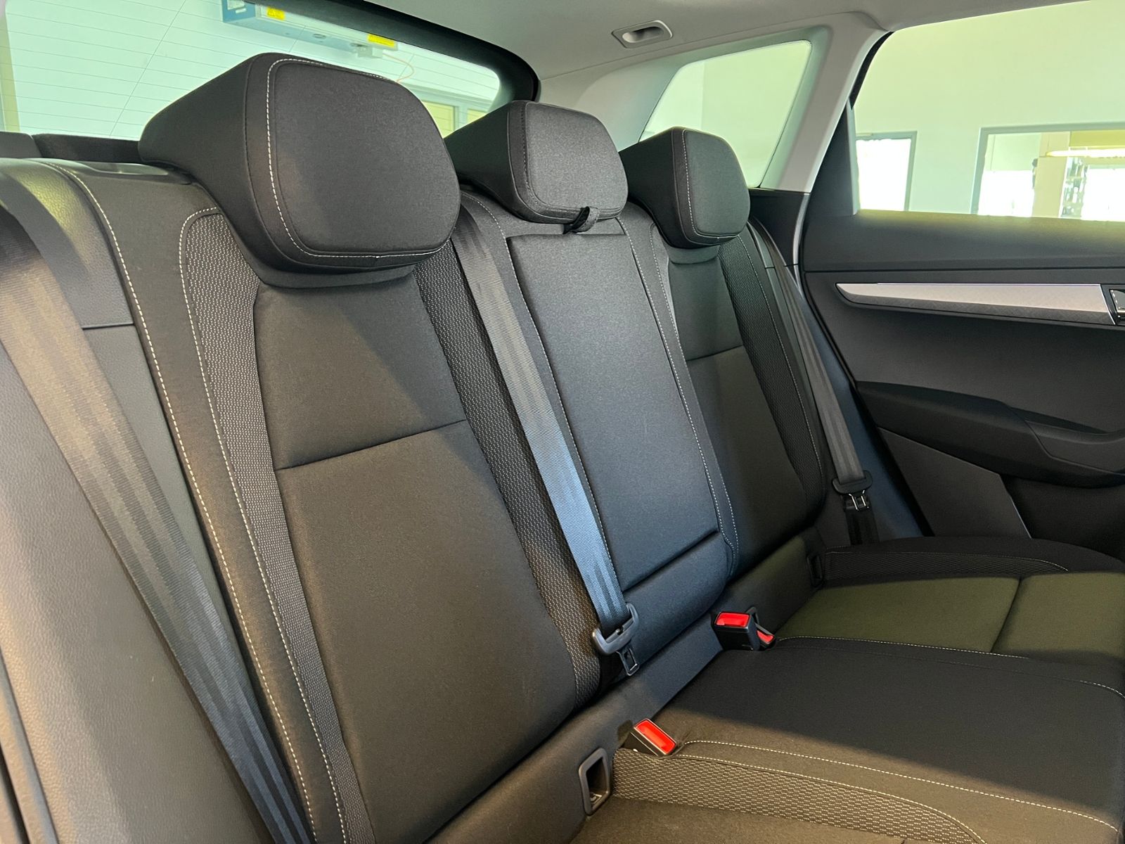 Fahrzeugabbildung SKODA Karoq DRIVE 1.5 TSI DSG *AHK, ACC, LED, Virtual
