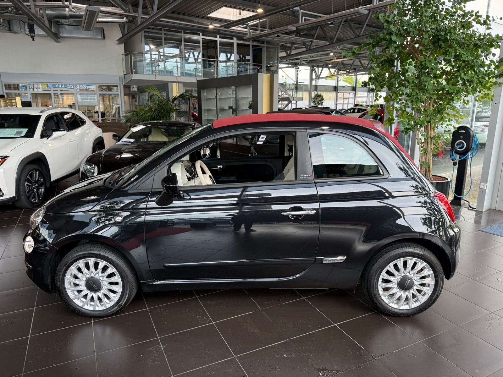 Fahrzeugabbildung Fiat 500C Lounge NAVI PDC ALU