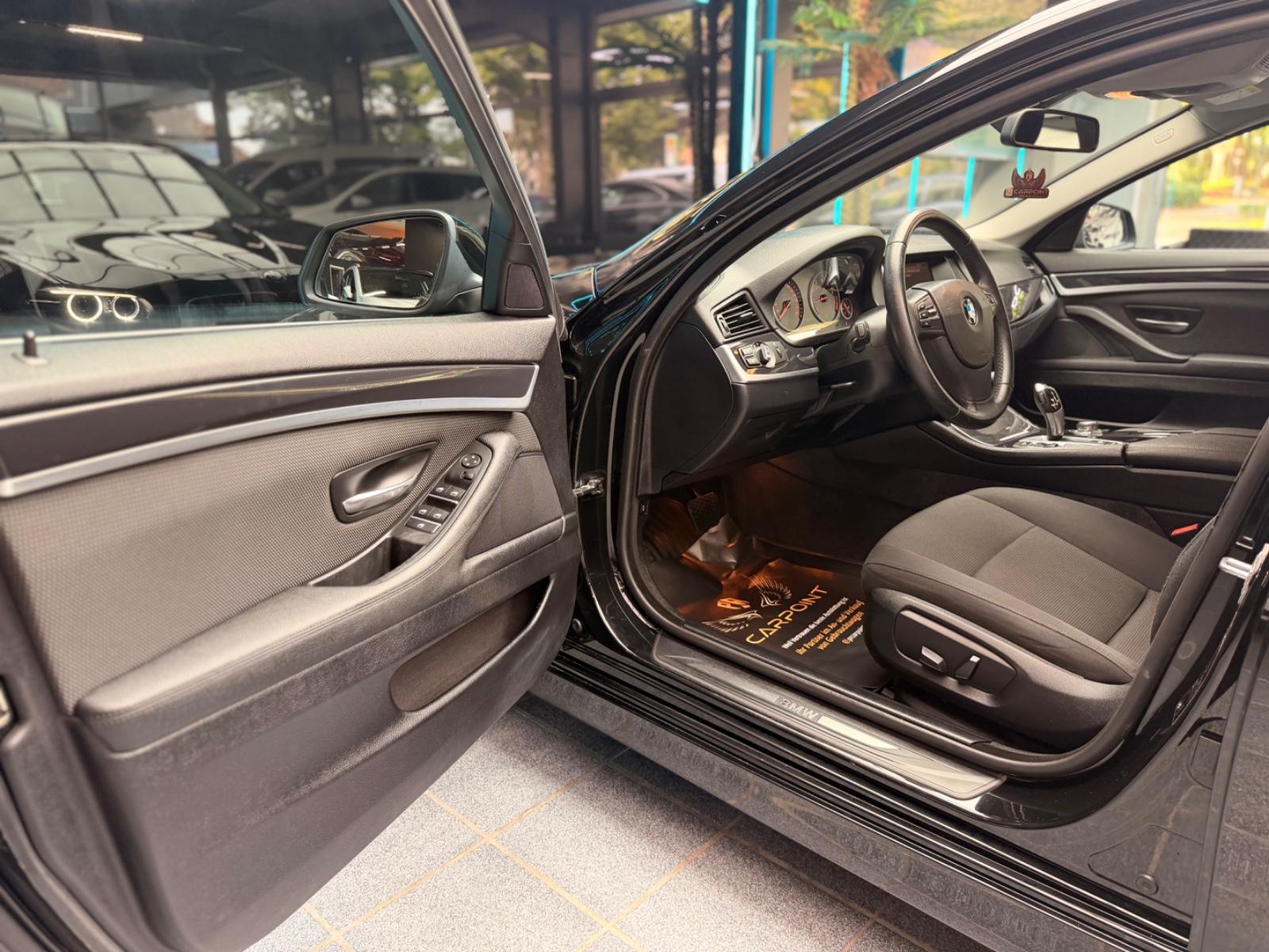 BMW 520i  Touring Bi-Xenon/AHK/Navi/BT/SHZ/PDC