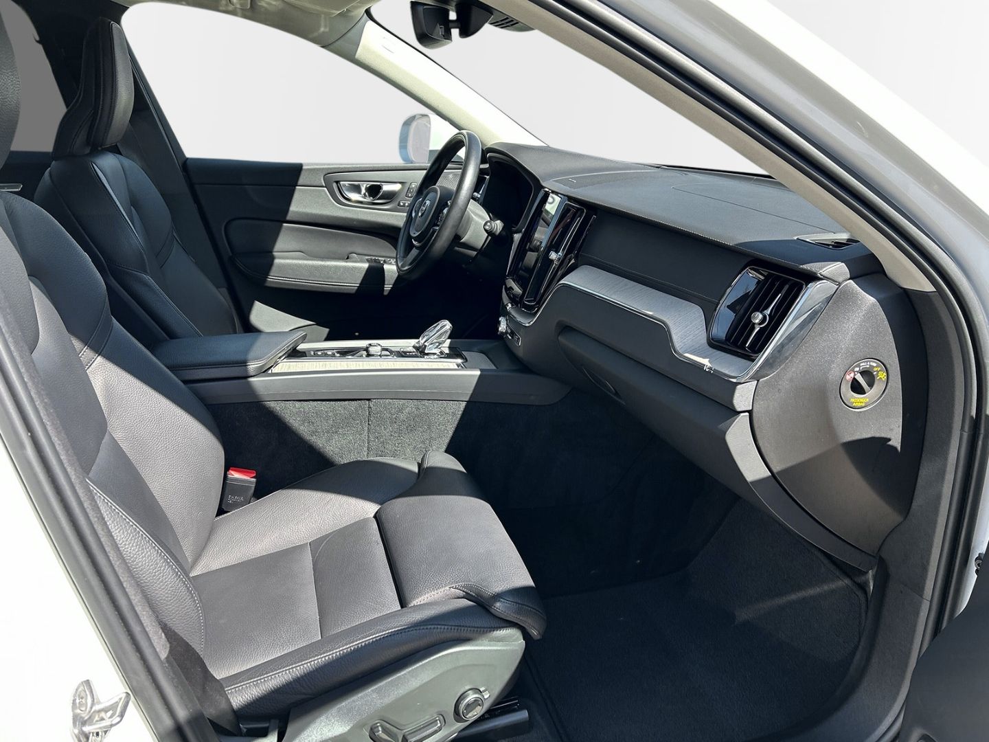 Volvo XC60 B5 Diesel AWD Inscription 18'' ACC AHK Stan imagem 3