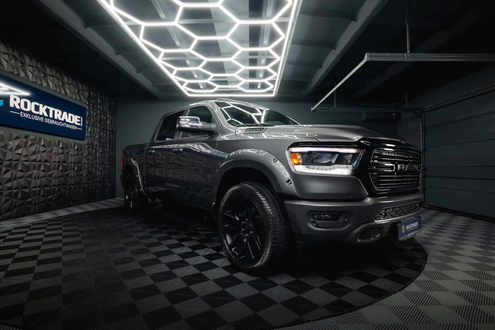 Fahrzeugabbildung Dodge RAM 5.7 V8 HEMI 4x4 Sport Night *Pano*22 Zoll*