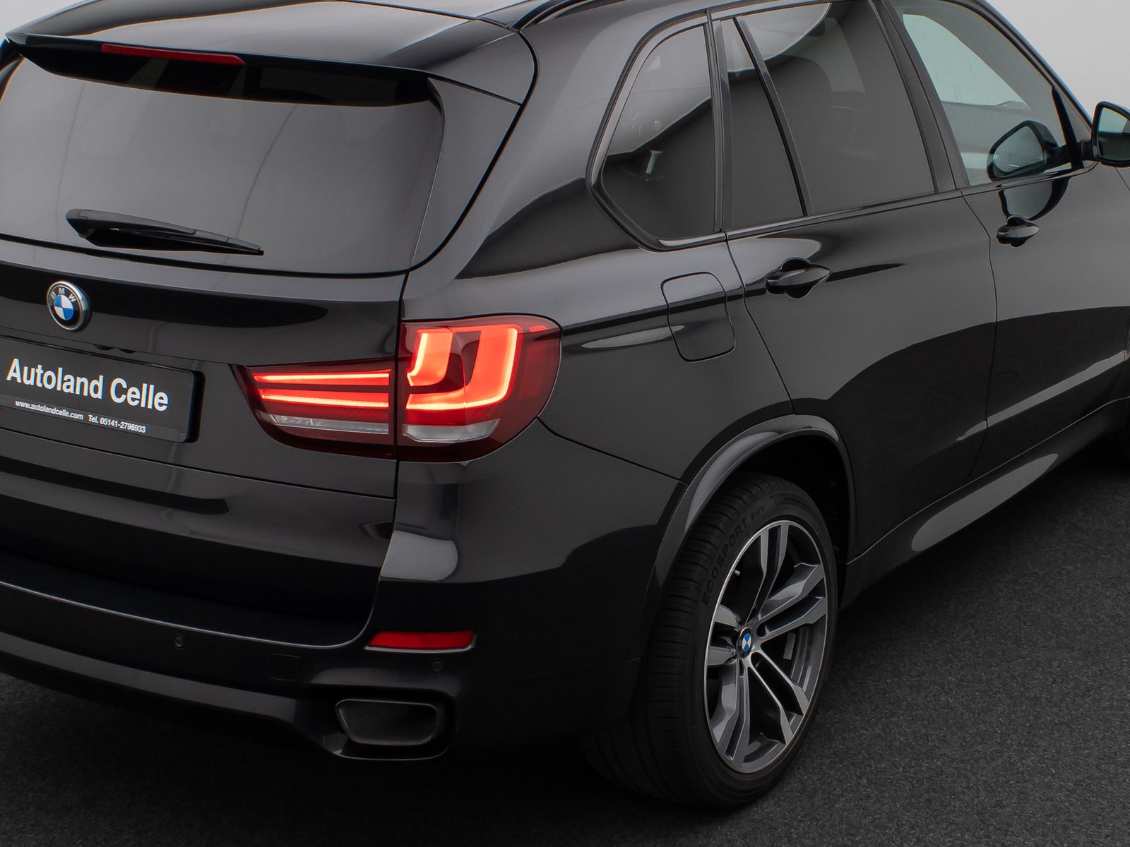 Fahrzeugabbildung BMW X5 M50d Kamera H/K NaviPro Xenon AHK Alarm