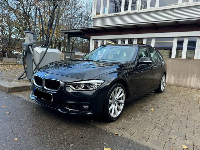 BMW 320i Touring Advantage 