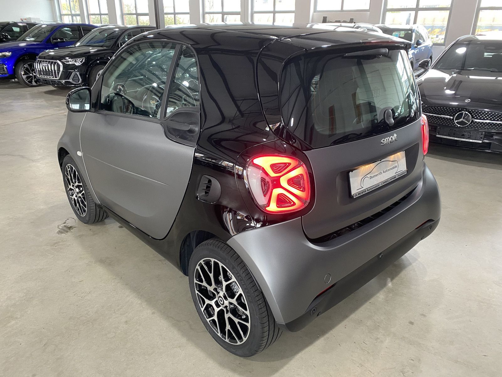 Fahrzeugabbildung Smart ForTwo EQ Pulse-Exclusive 22KW/Pano/MATT/Navi/
