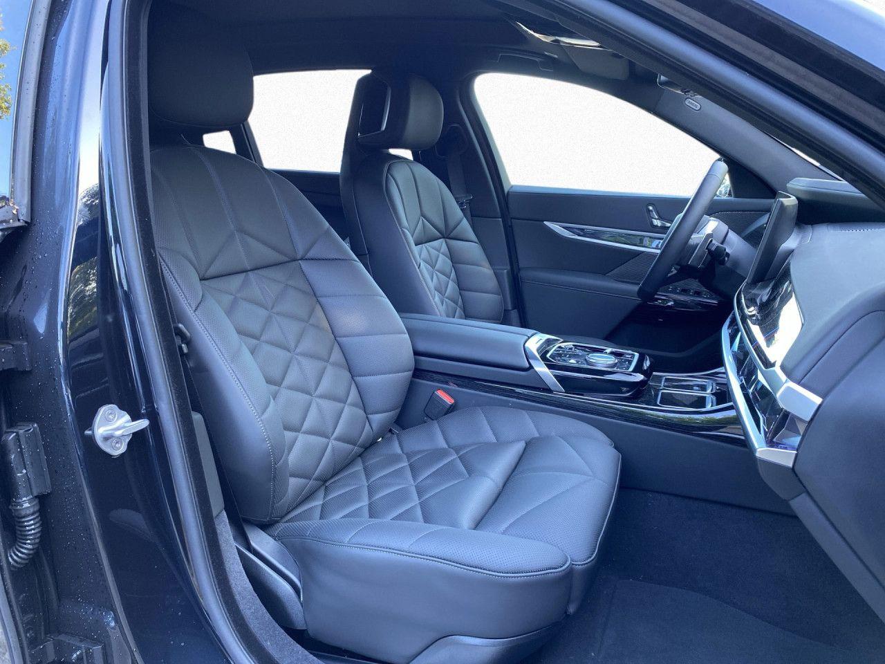 BMW 740d xDr M Sport StHz,AHK,SkyL,B&W,AutoB,Iconic
