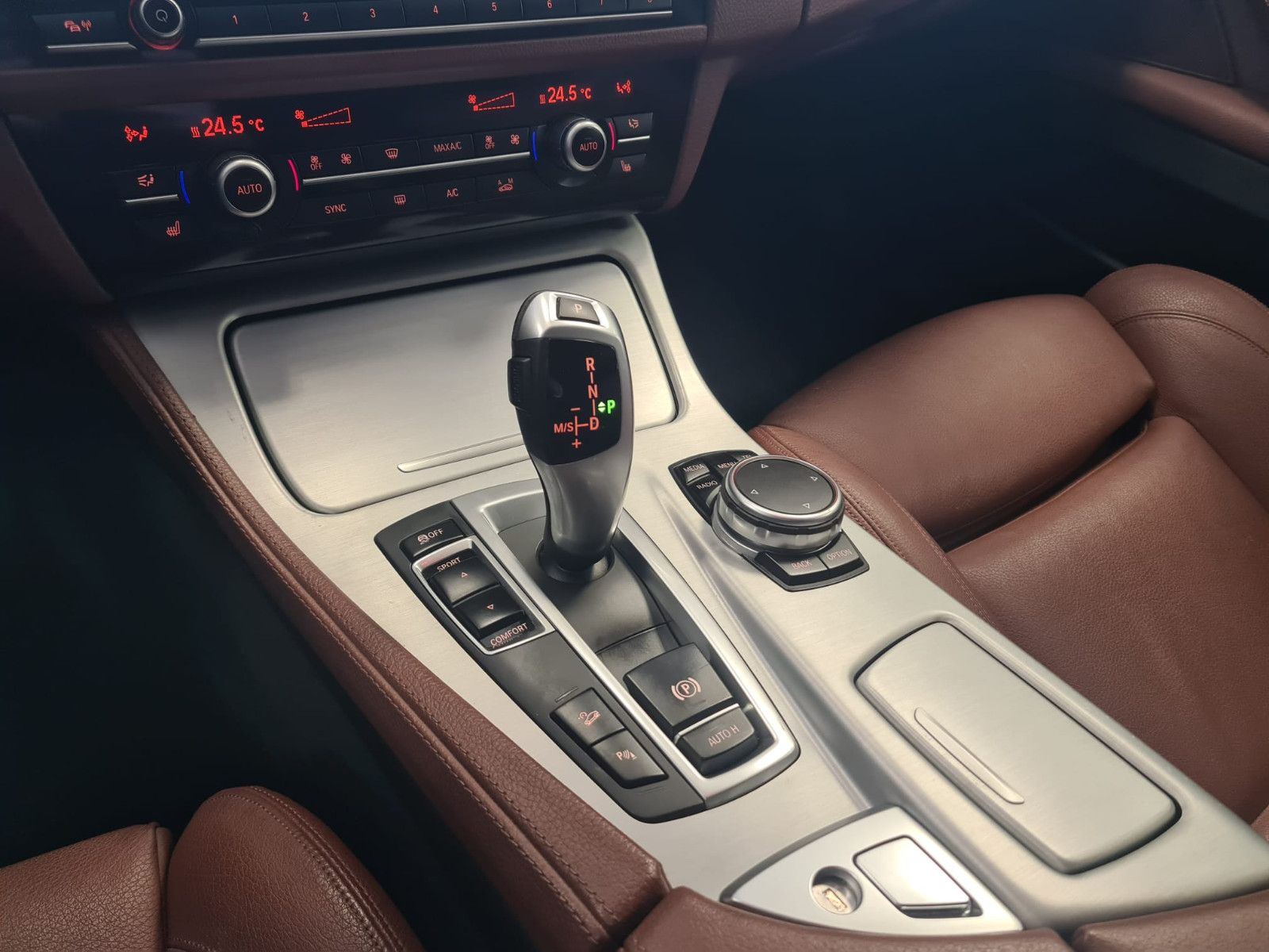 Fahrzeugabbildung BMW 520 d xDrive / AHK / Bi-XENON / LEDER