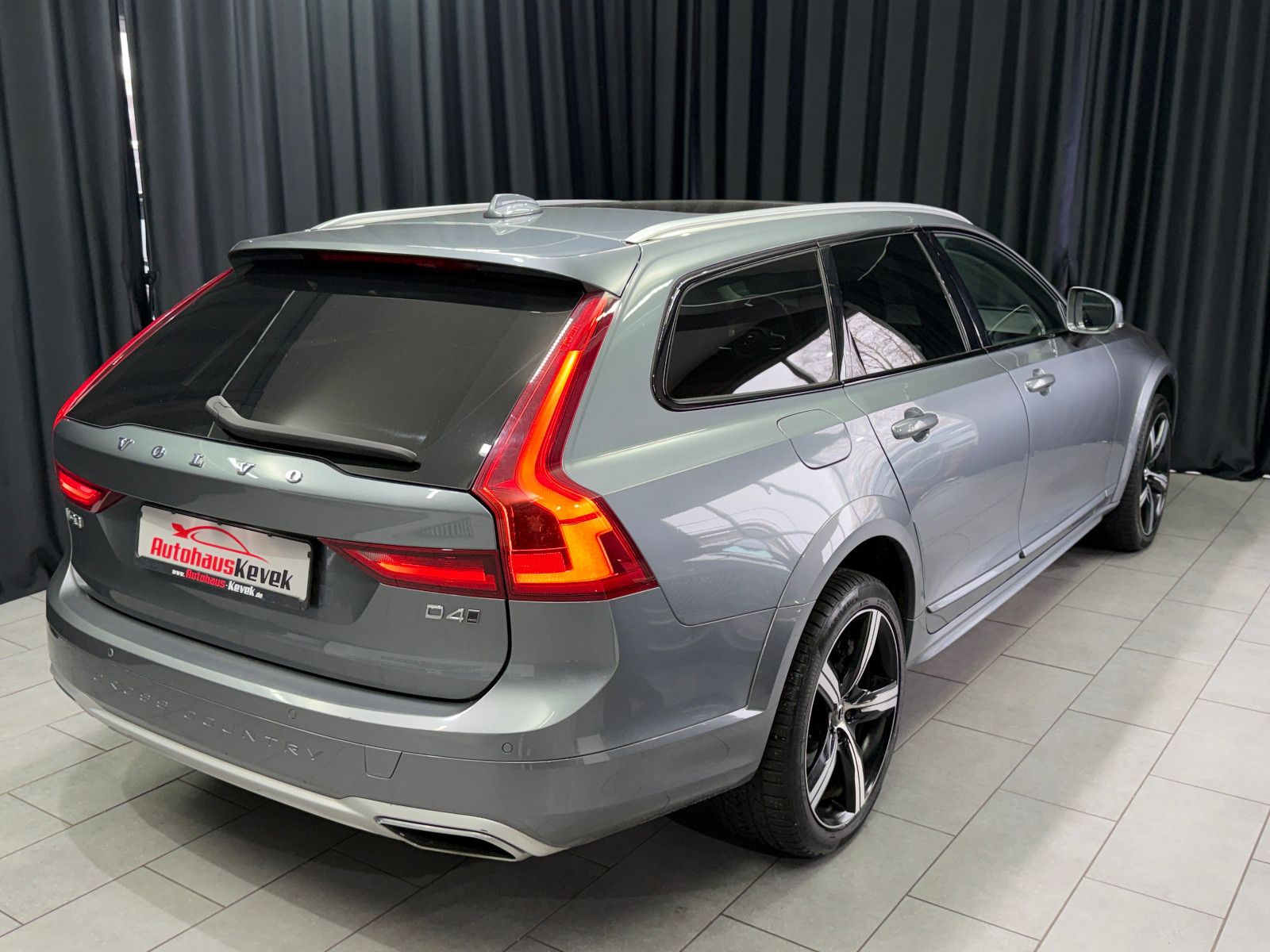 Fahrzeugabbildung Volvo V90 Cross Country Pro AWD|HuD|H&K|360°|PANO