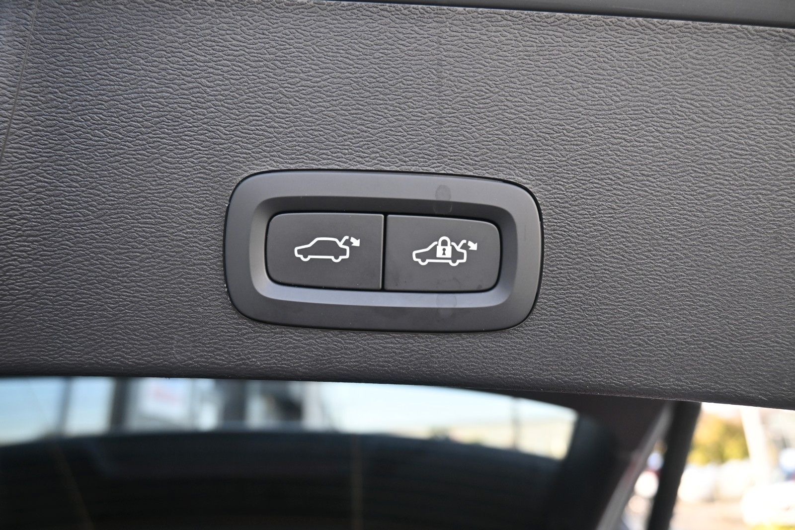 Fahrzeugabbildung Volvo XC40 B3 DKG Plus Dark*FSHZG*360°*ACC