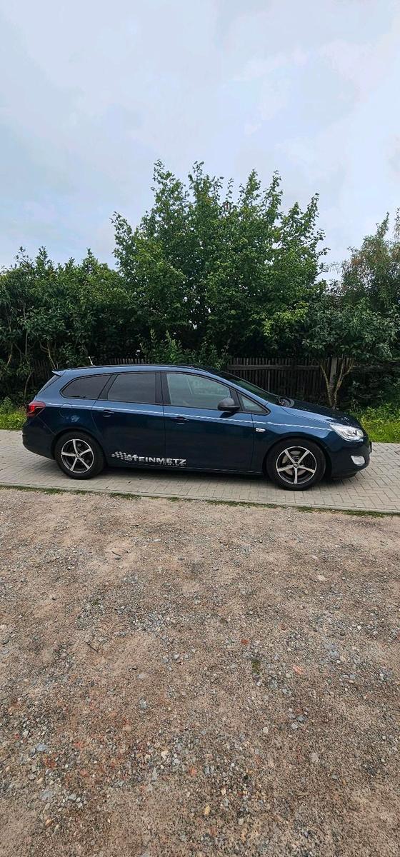 Opel Astra, 2011