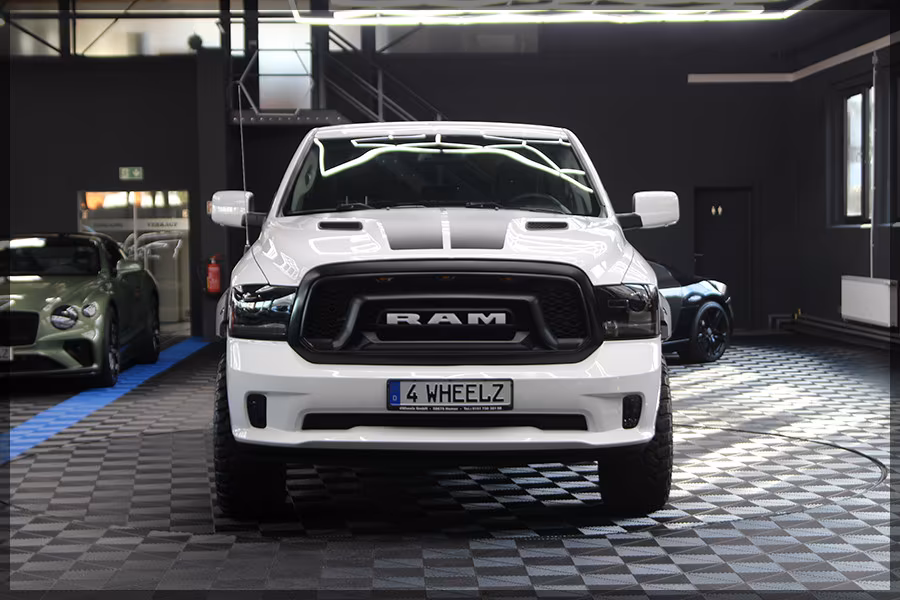 Dodge RAM 5.7 HEM CREW CAB CAM / LEDER / 6 SITZER