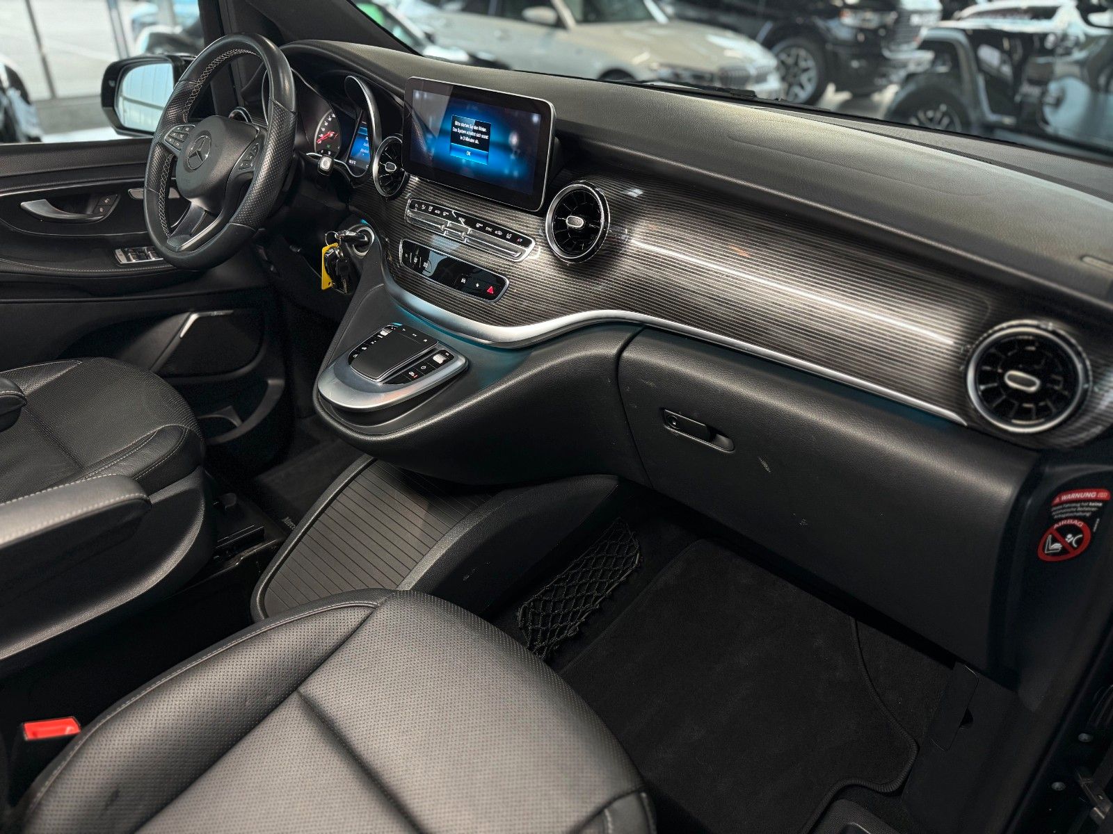 Fahrzeugabbildung Mercedes-Benz V 300d Avantgarde Edition lang "Agility Control"