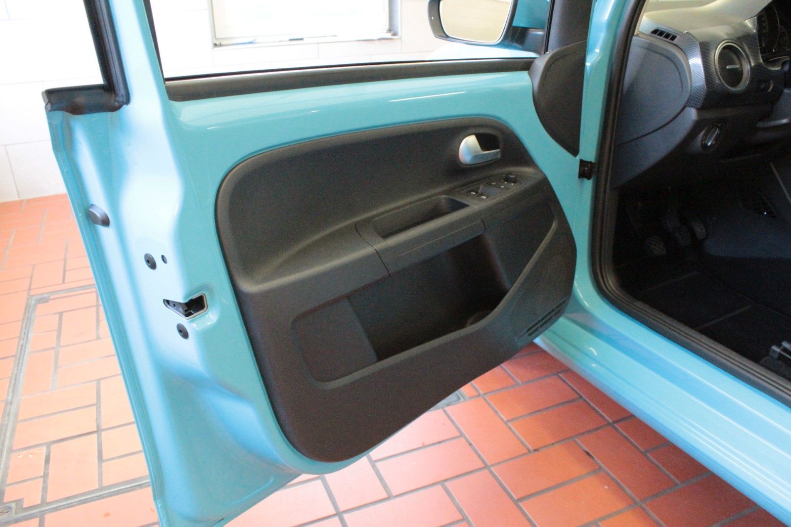 Fahrzeugabbildung Volkswagen up! move up! 1.0 BMT/Start-Stopp *Sitzheizung*