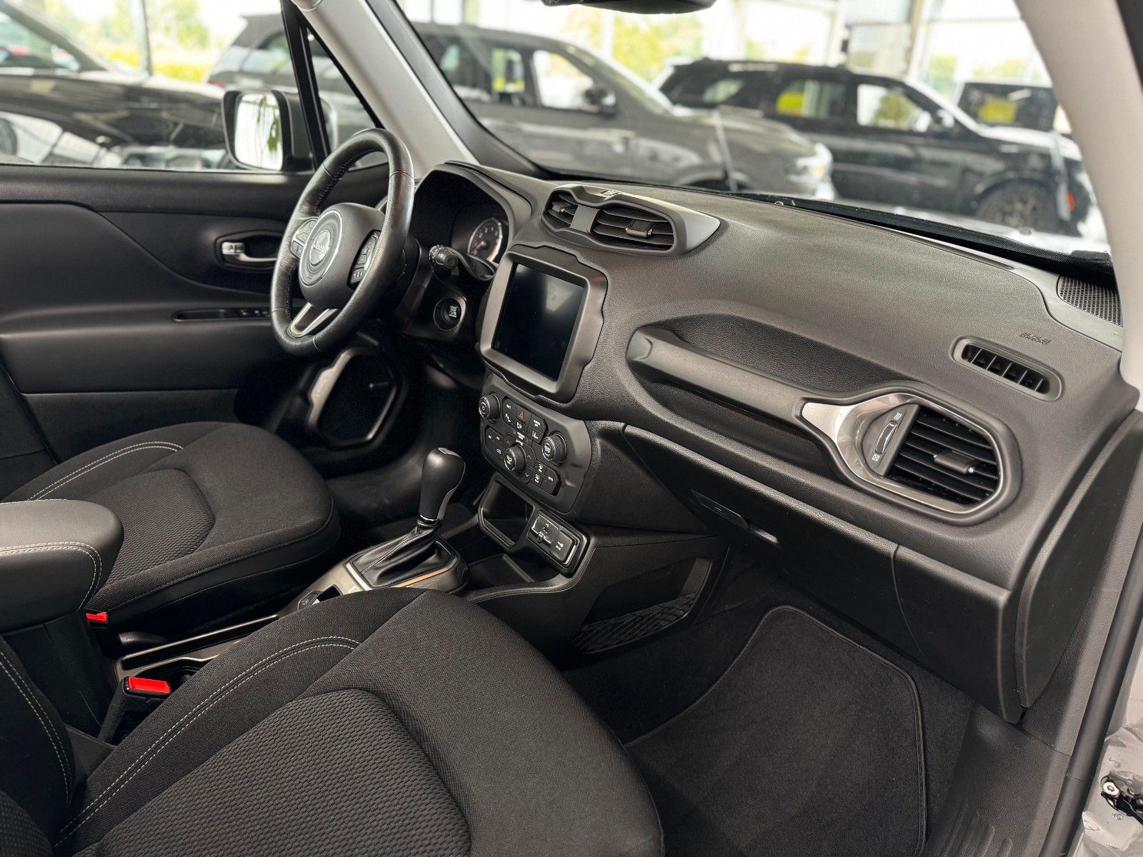 Fahrzeugabbildung Jeep Renegade 1.3 T-GDI Limited FWD "Navi- + Soundp."