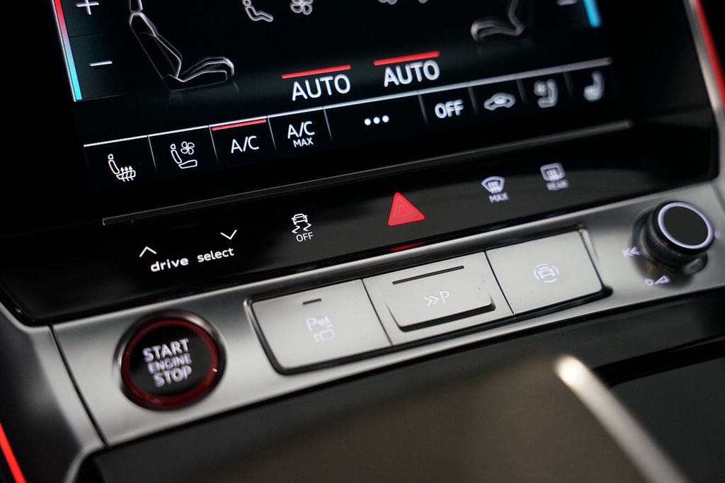 AUDI RS6 performance | RS-Designpaket+ | Pano | HuD AUDI RS6 performance | RS-Designpaket+ | Pano | HuD