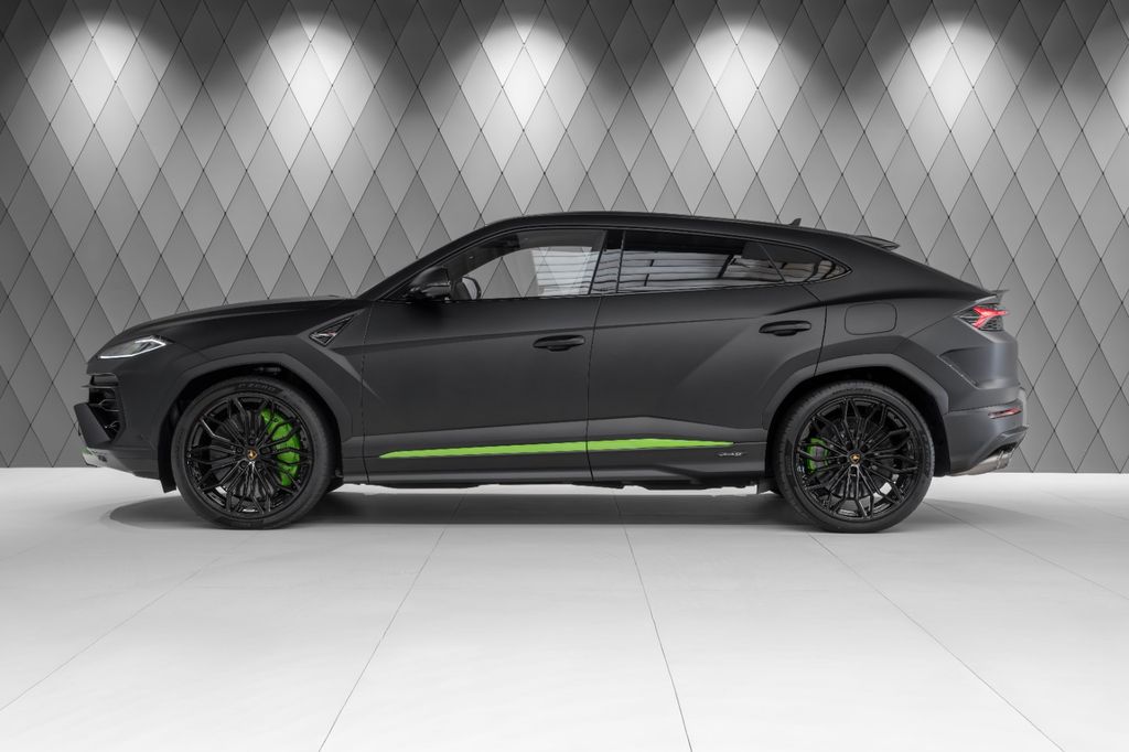 Urus 4.0 V8 SE MATT BLACK AKRAPOVIC CARBON - Bild 4
