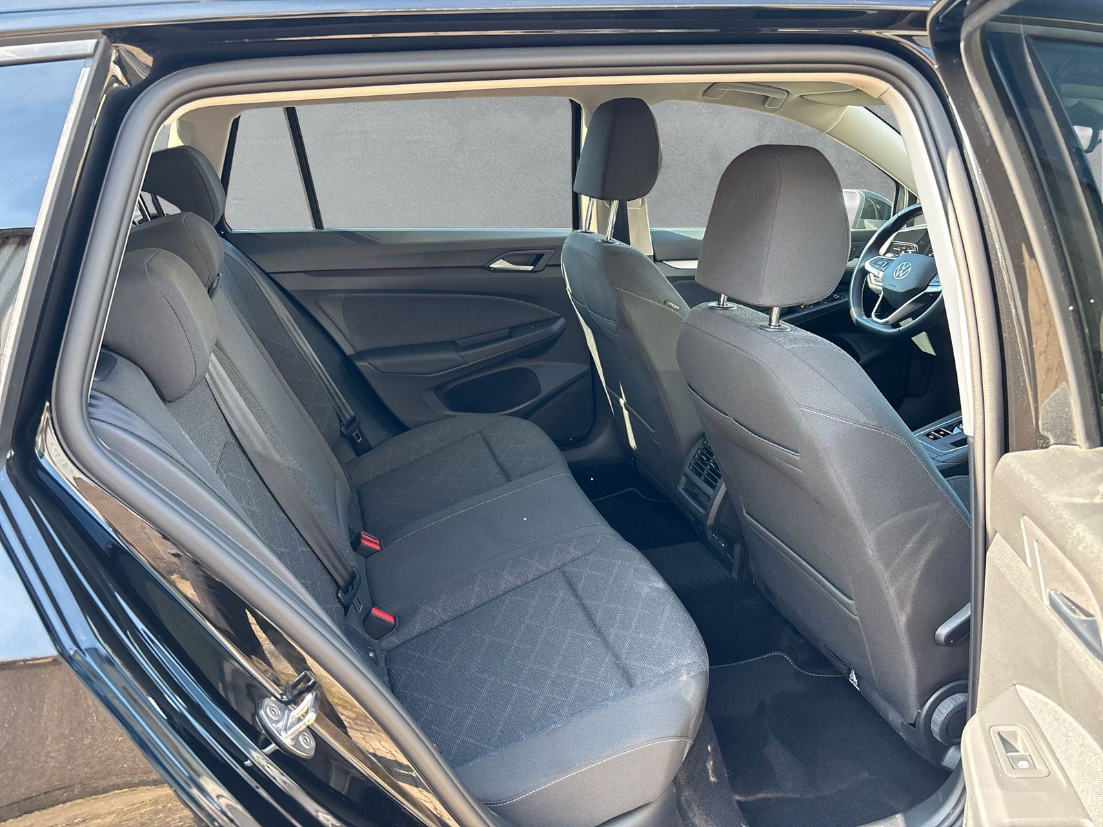 Fahrzeugabbildung Volkswagen Golf Variant Life 2.0 TDI DSG App-Connect RFK