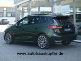 BMW 218 Active Tourer  i M Sport Ad.LED°360°-Dr.Ass. - mit Benzin-Antrieb: Grün, Luftfederung