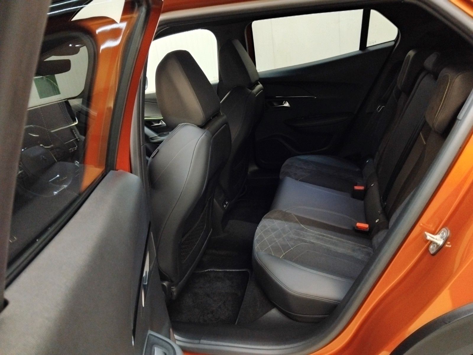Peugeot 2008 (06/2026, Benzin)