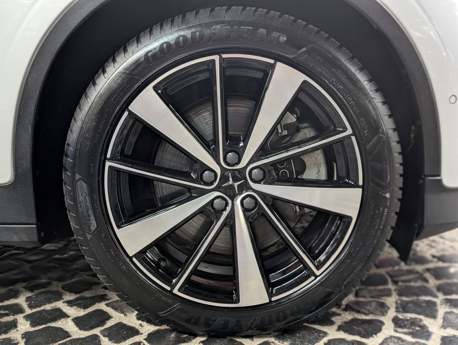 Fahrzeugabbildung Polestar 2 Range SoH 94% PILOT PLUS-PK PANO LED H&K WÄRME