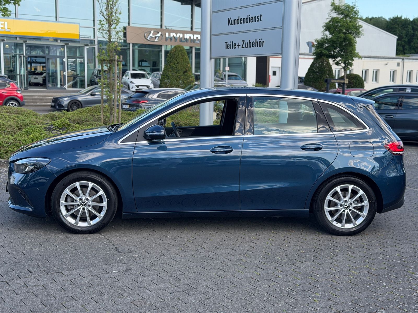 Fahrzeugabbildung Mercedes-Benz B 200 Progressive KLIMA LED NAV RFK SHZ ALU