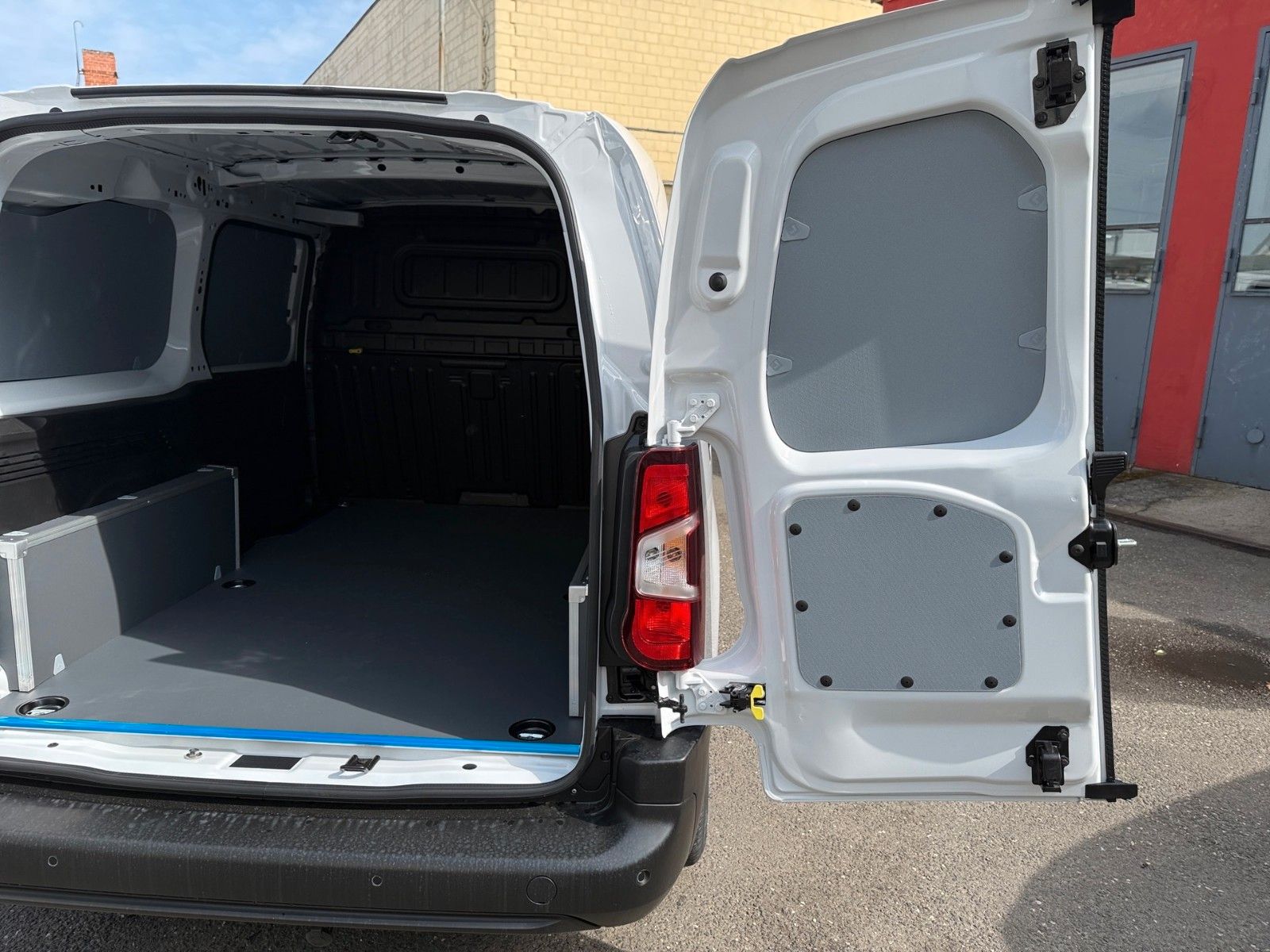 Fahrzeugabbildung Citroën Berlingo Kastenwagen XL Diesel 130 Automatk