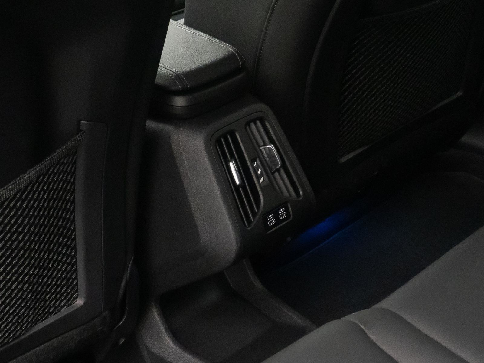 Fahrzeugabbildung BMW iX1 xD30 M Sport HUD DAB AHK 360&deg; CockpitPro 18"