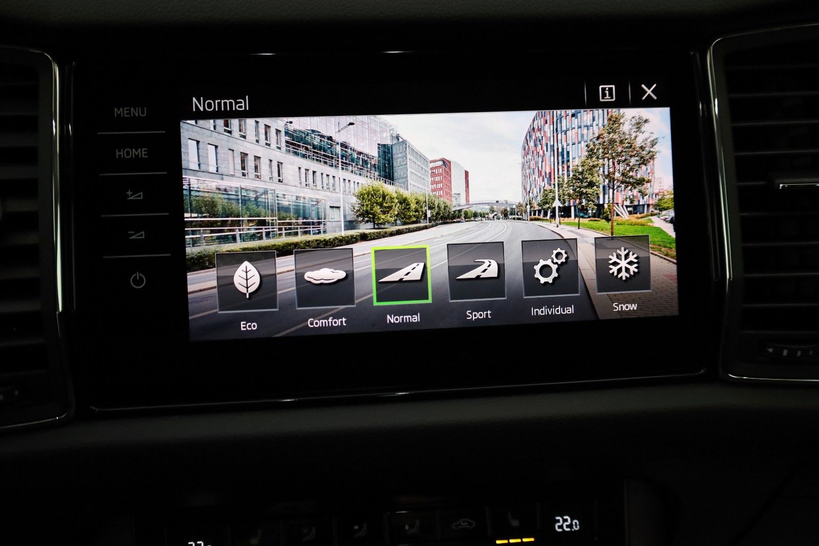 Fahrzeugabbildung SKODA Kodiaq Drive 125 4x4 7 Si,Navi,LED,ACC,AHK,SR+WR