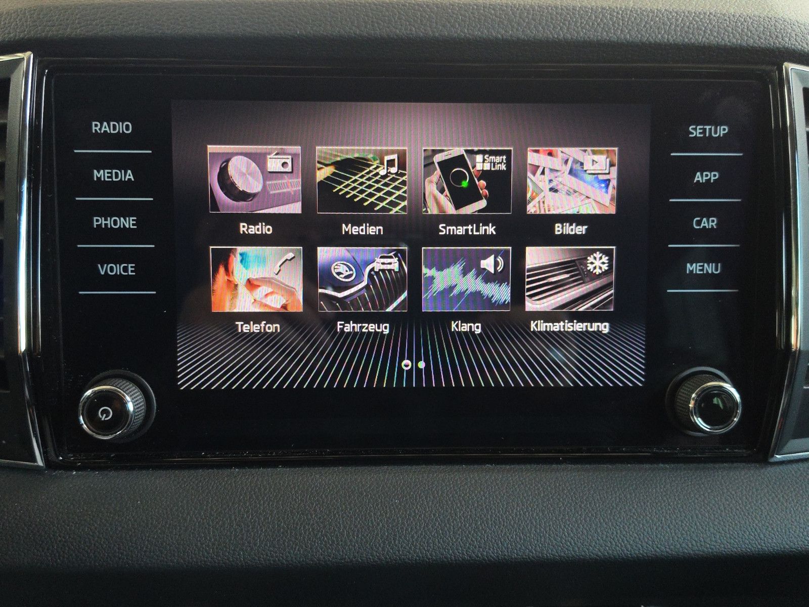 Fahrzeugabbildung SKODA Karoq Ambition Apple CarPlay