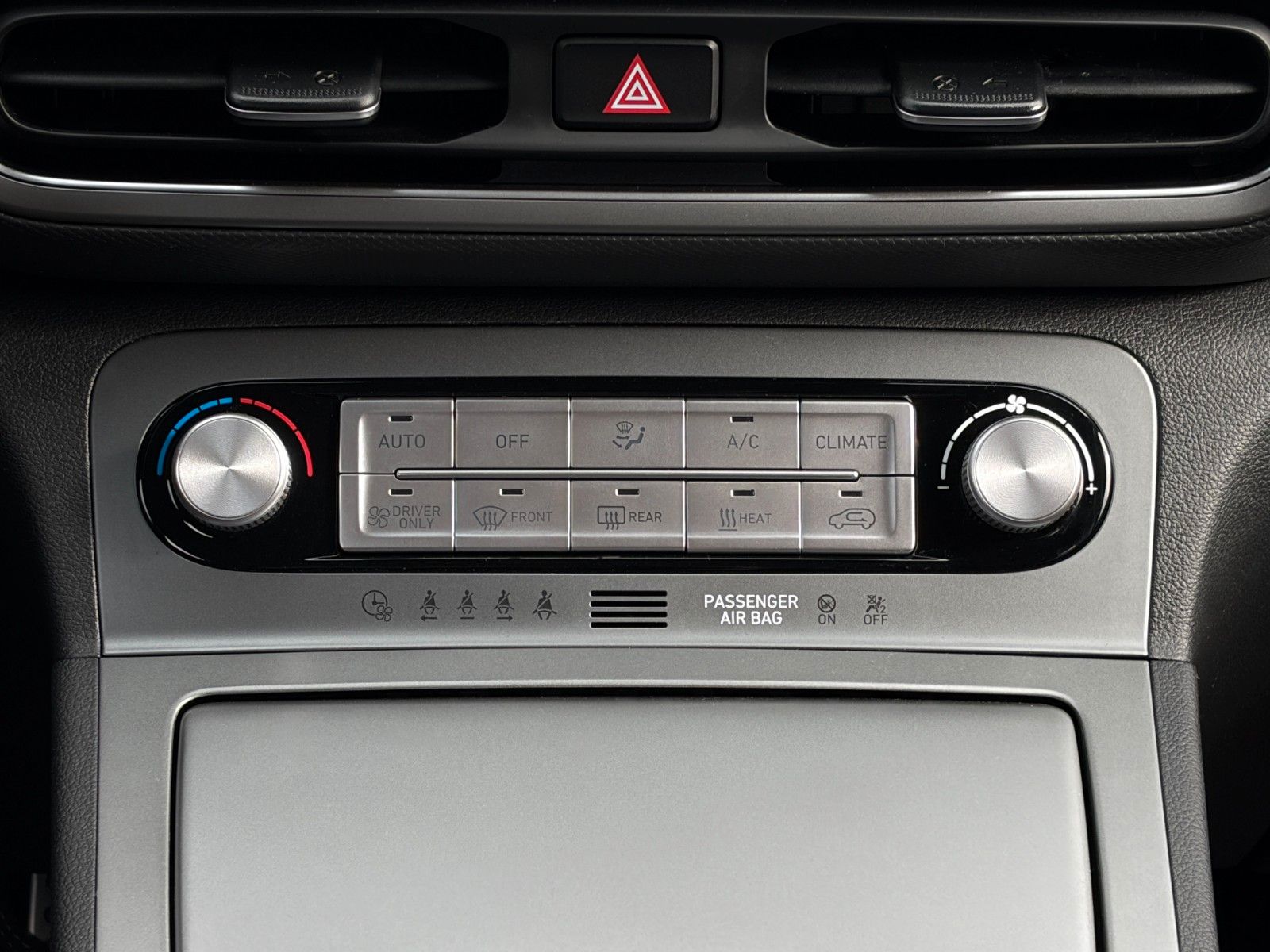 Fahrzeugabbildung Hyundai KONA E Select SHZ LHZ ACC PDC CAM CarPlay Navi