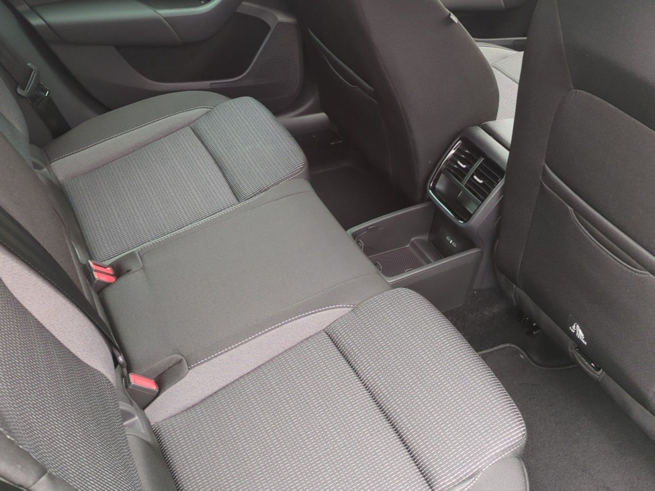 Fahrzeugabbildung SKODA Octavia Combi Selection TDI DSG,AHK