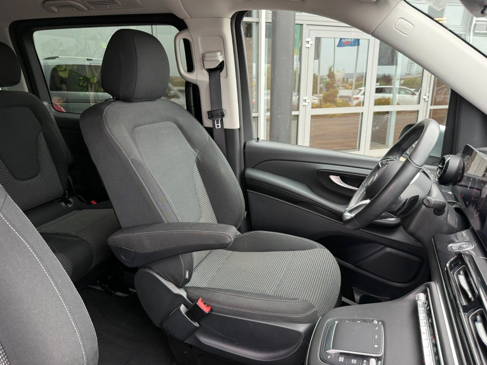 Fahrzeugabbildung Mercedes-Benz V 250 d Kompakt DISTRONIC AHK2,5to Kamera